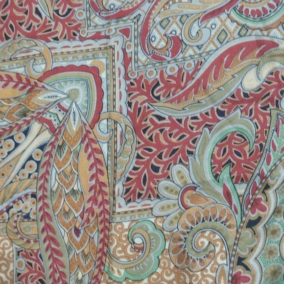 Luxury 100% Silk Scarf 54x54" – Ornate Paisley Wrap in Red, Gold & Green Style - Picture 7 of 10